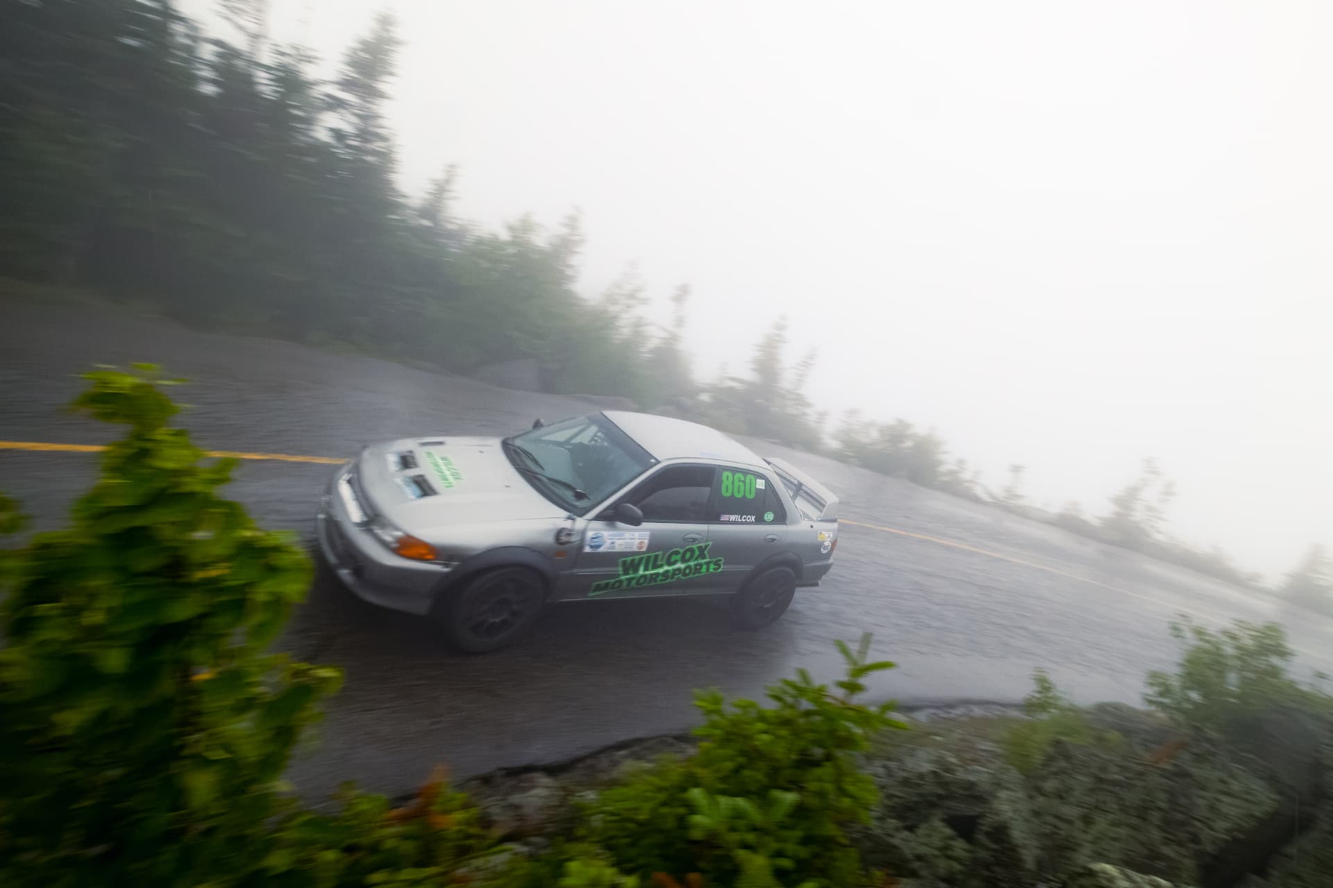 Car 860 attacking a corner on the mountain in the rain and fog
